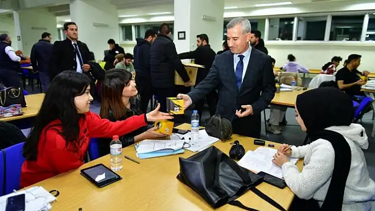 Yeşilyurt Kent Konseyi Geliştirdiği Projelerle Üniversite Öğrencilerinin Yanında Yer Alıyor