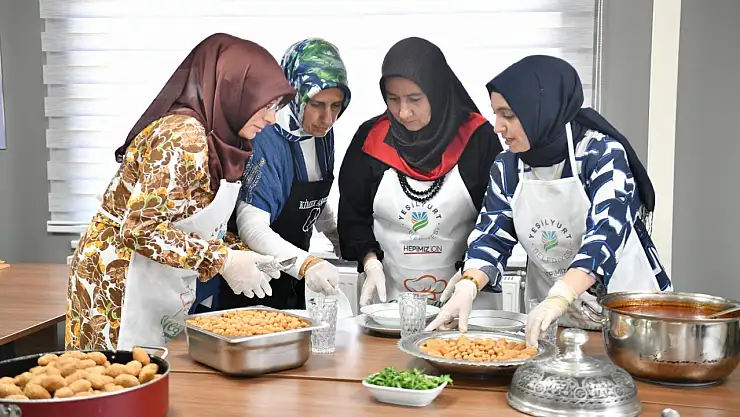 Yeşilyurt'ta 'Analı Kızlı Yemek Yarışması' Renkli Görüntülere Sahne Oldu