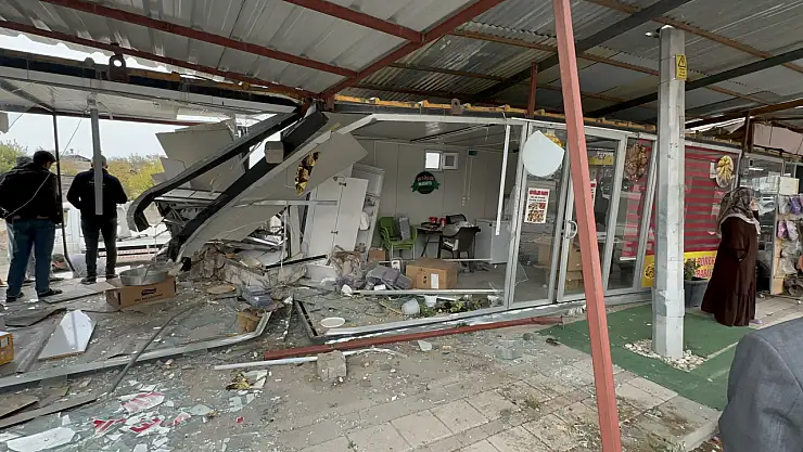 Yeşilyurt'ta Mucize Kurtuluş: Kadın Esnaf Saniyelerle Ölümden Döndü