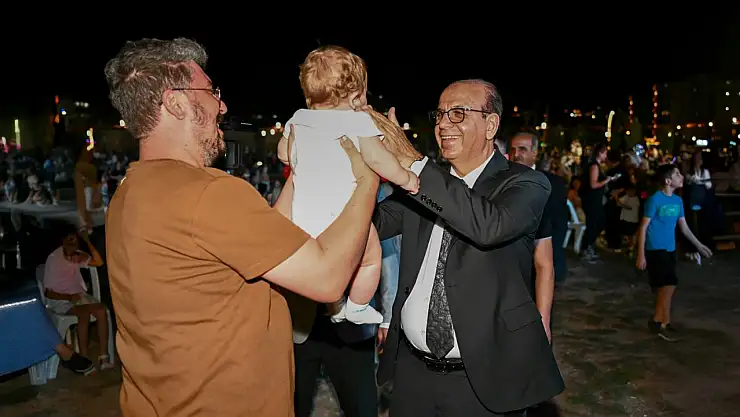 Yeşilyurt'ta Zafer Bayramı Coşkusu: 100.Yıl Kent Park'ta Bayraklı Kutlama