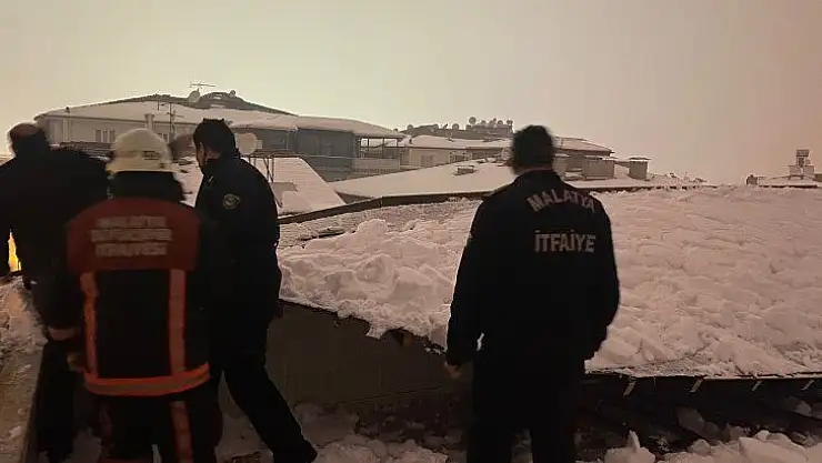 Zafer Mahallesinde Çatı Çöktü