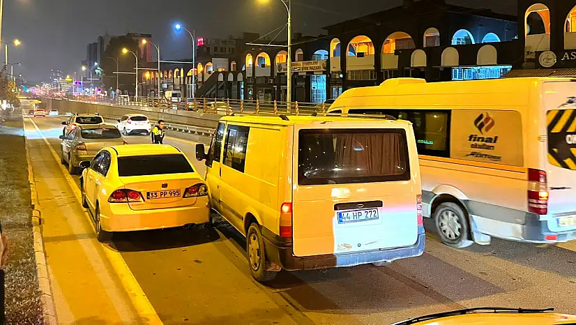 Alt Geçit Girişinde Zincirleme Kazalar Trafiği Aksattı