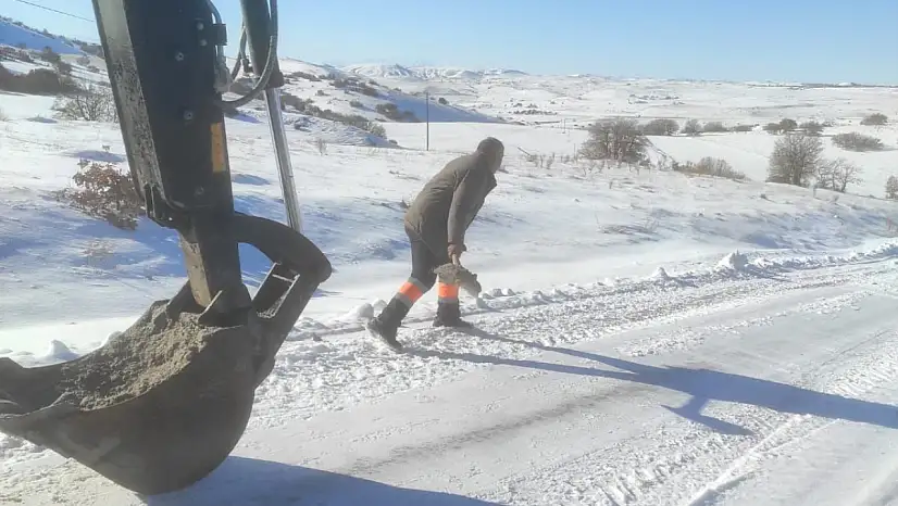 Arguvan'da karla mücadele günlerdir devam ediyor