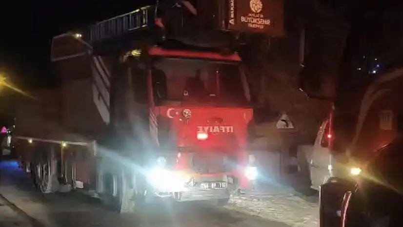 Battalgazi'de Gece Yarısı Yangın Paniği: Yalnız Yaşayan Kadın Kurtarıldı