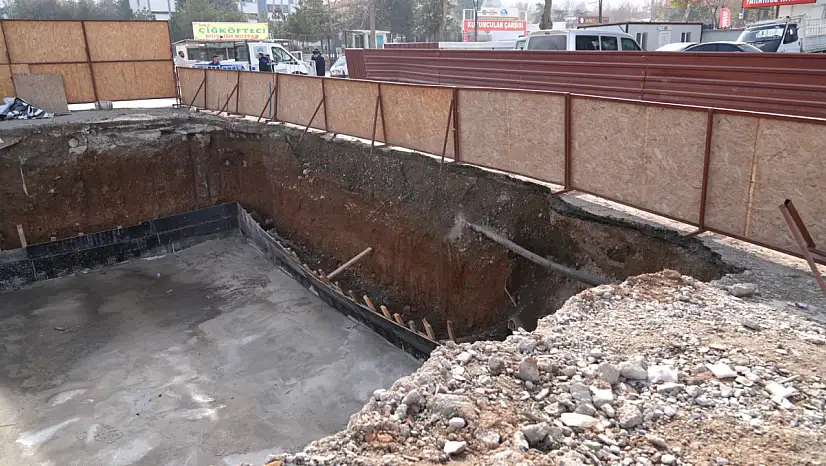 Battalgazi'de Yol Çökmesi: Sivas Caddesi Trafiğe Kapatıldı