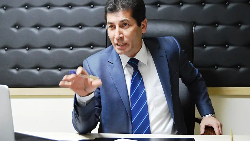 Bayrak İnmeyip O Beden İnmeliydi