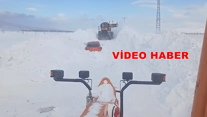 Darende'de Kar Altında Kalan Araçlar Gün Yüzüne Çıkarıldı