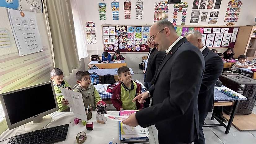 Doğanşehir Kaymakamı Sungur'dan Savaklı İlkokulu'na Ziyaret