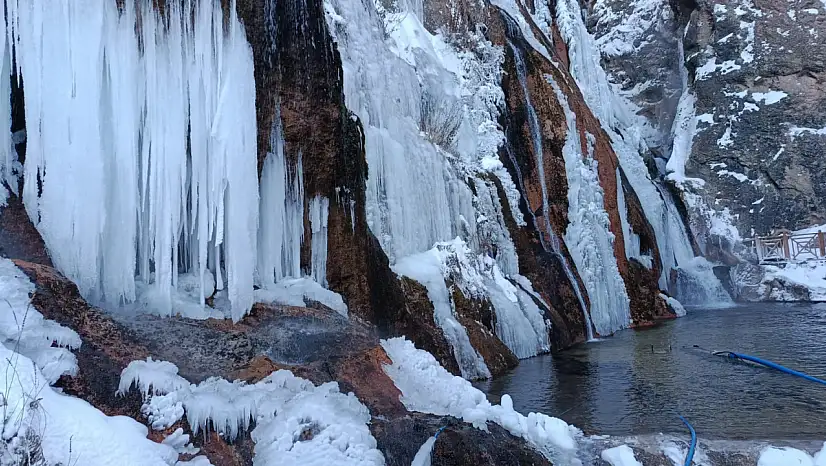 Günpınar Şelalesi Eksi 20'de Dondu, Doğa Kartpostallık Manzaralar Sundu