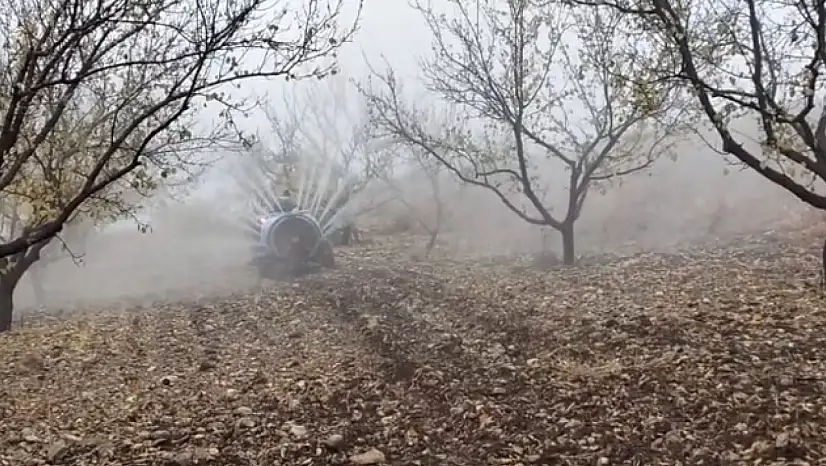 Kış Öncesi Son Dokunuş: Yeşilyurt'ta Kayısı Bahçeleri İlaçlanıyor