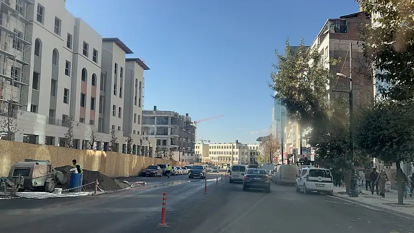 Kışla Caddesi'nde Trafik Nefes Aldı: Çift Şerit Tekrar Hizmette