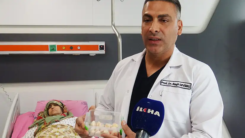 Malatya'da 73 Yaşındaki Hastanın Dizinden 24 Taşlaşmış Tümör Çıkarıldı