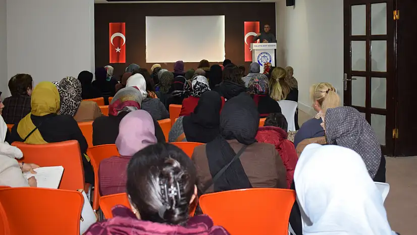 Malatya'da 'Dijital Dünyada Ebeveyn Olmak' Konferansı Düzenlendi