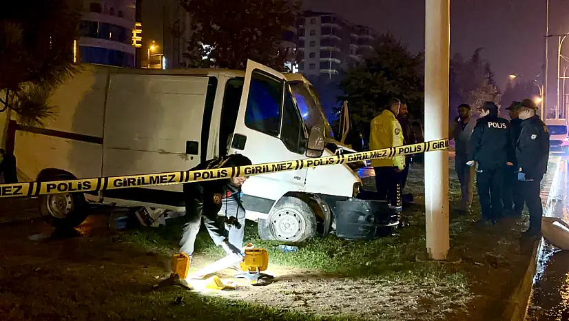 Malatya'da Feci Kaza: 18 Yaşındaki Sürücü Trambüs Direğine Çarparak Hayatını Kaybetti