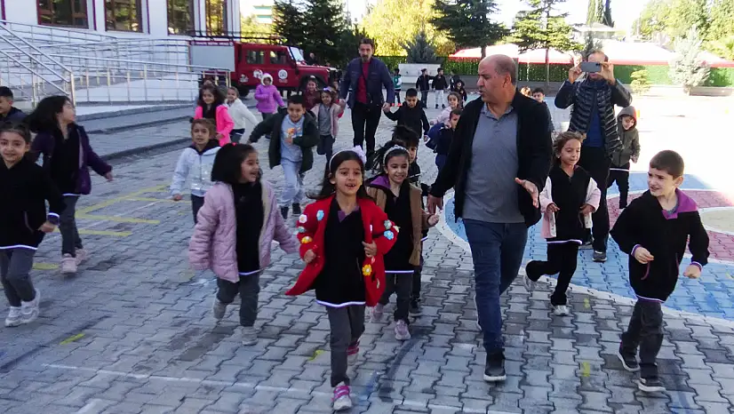 Malatya'da Okullarda Tahliye ve Yangın Tatbikatı Başarıyla Gerçekleştirildi