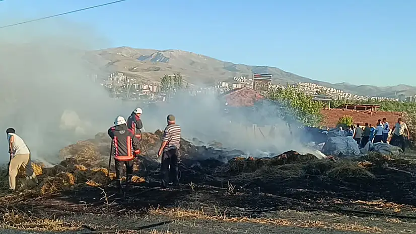Malatya'da samanlık yangını: Tonlarca saman küle döndü