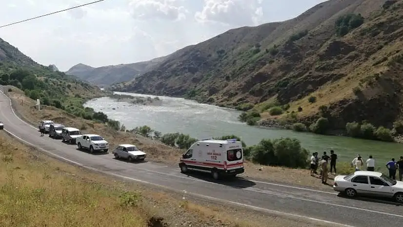 Murat Nehri'ne giren şahıs hayatını kaybetti