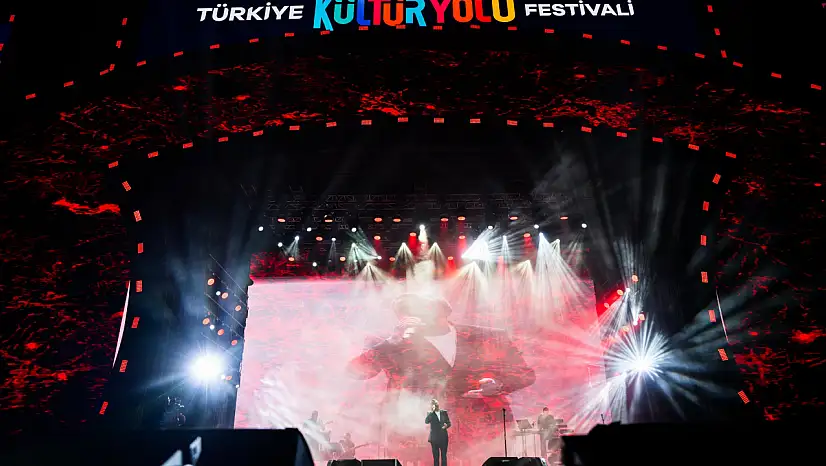 On Binlerce Kişi Resul Dindar'la Horon Tepti