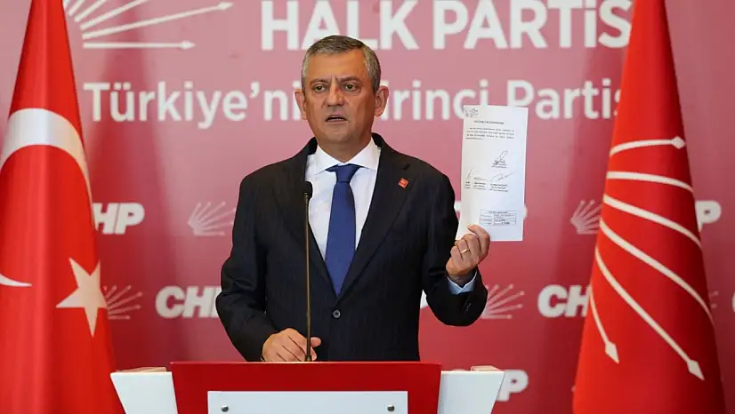 Özgür Özel'den çok sert açıklama: 'Abdurrahman Tutdere'yi değil, AK Partili belediyeleri inceleyin'