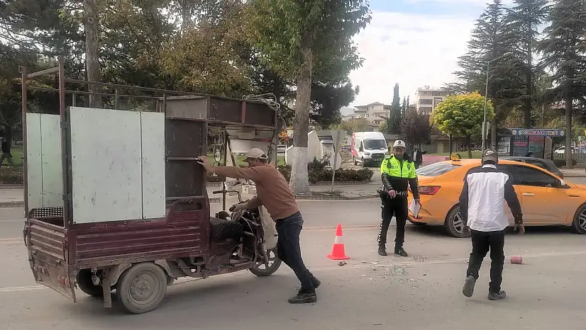 Sola Dönüş Yasağı Tanınmadı: İnönü Caddesi'nde Kaza Paniği