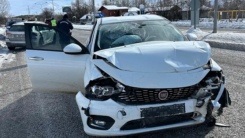 Sürgü Mevkiinde Çift Araçlı Kaza: 3 Yaralı