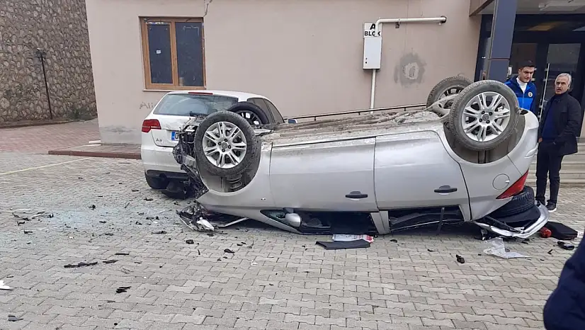 Vites Hatası Facia Getirdi: Otomobil Metrelerce Yüksekten Site Bahçesine Düştü