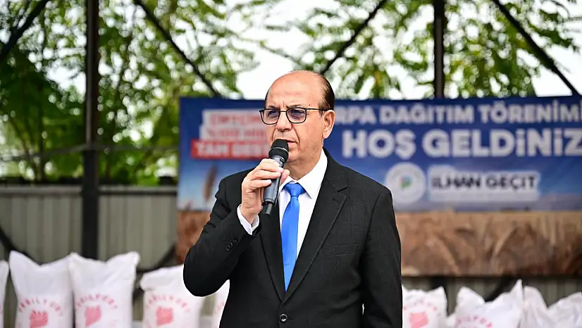 Yeşilyurt Belediyesi'nden Üreticiye 50 Ton Arpa Desteği