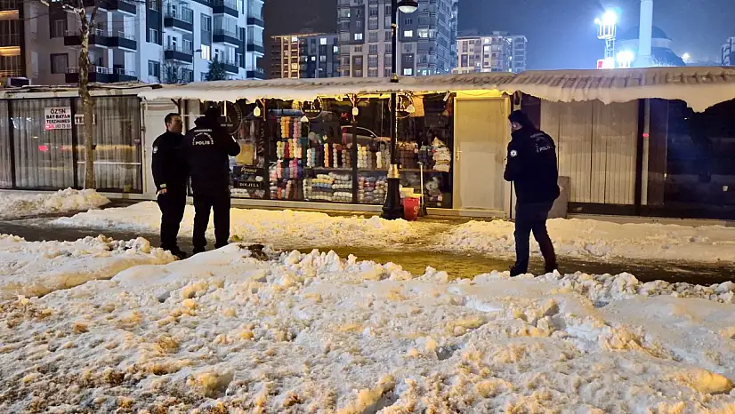 Yeşilyurt'ta Bıçaklı Kavga: 2'si Ağır 3 Yaralı