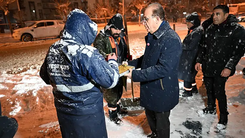 Yeşilyurt'ta Karla Mücadele 7/24 Sürüyor: Başkan Geçit Sahada