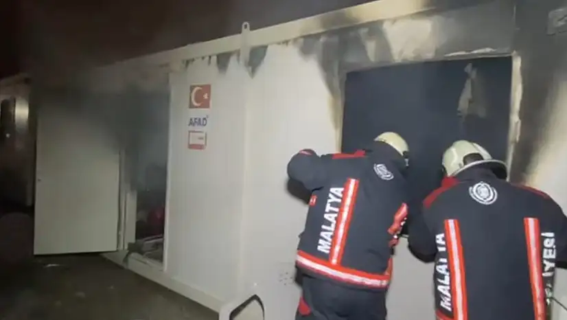 Yeşilyurt'taki Konteyner Kentte Yangın Korkuttu