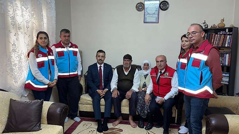 1 Ekim Dünya Yaşlılar Günü'nde 3 Yaşlıya Doğum Günü Sürprizi