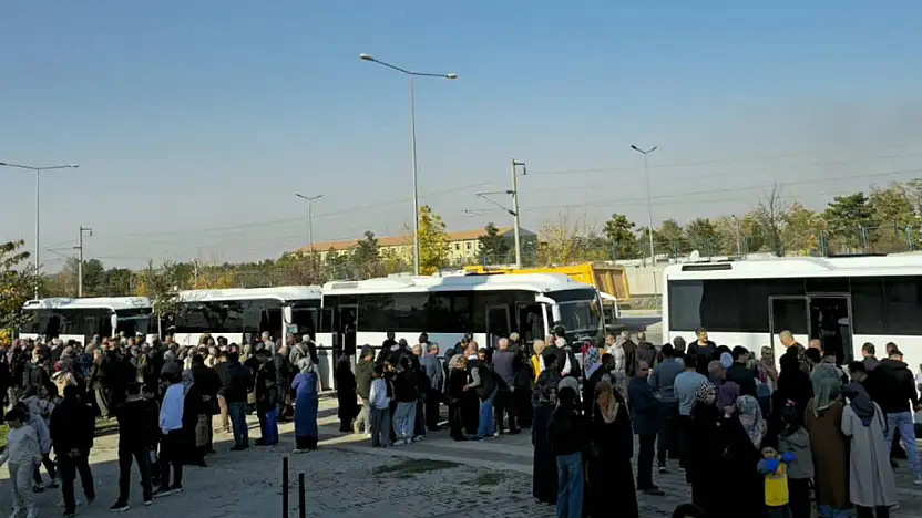 170 Kişilik Malatya Umre Kafilesi Dualar ve Gözyaşlarıyla Yolcu Edildi
