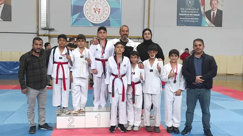 29 Ekim Coşkusu Tekvandoyla Taçlandı: Minikler Kupa İçin Mücadele Etti