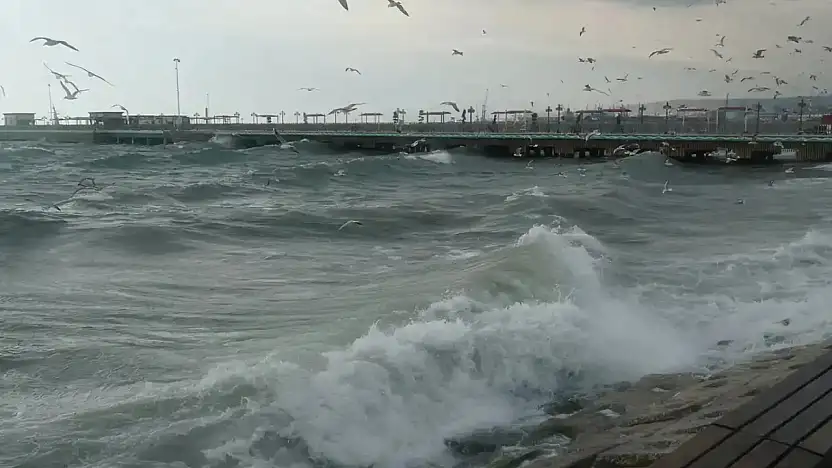 4 ilde olumsuz hava nedeniyle denize girmek yasaklandı