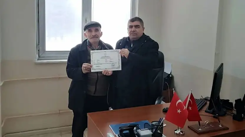 82 Yaşında Okuma Yazma Öğrendi: 'Eğitimin Yaşı Yok'