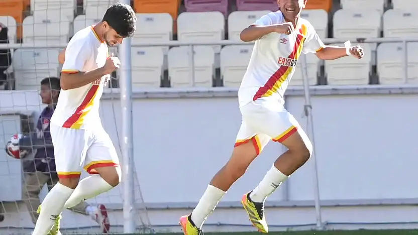 90+7'de Gelen Gol Maça Damga Vurdu! Sahada Gergin Anlar