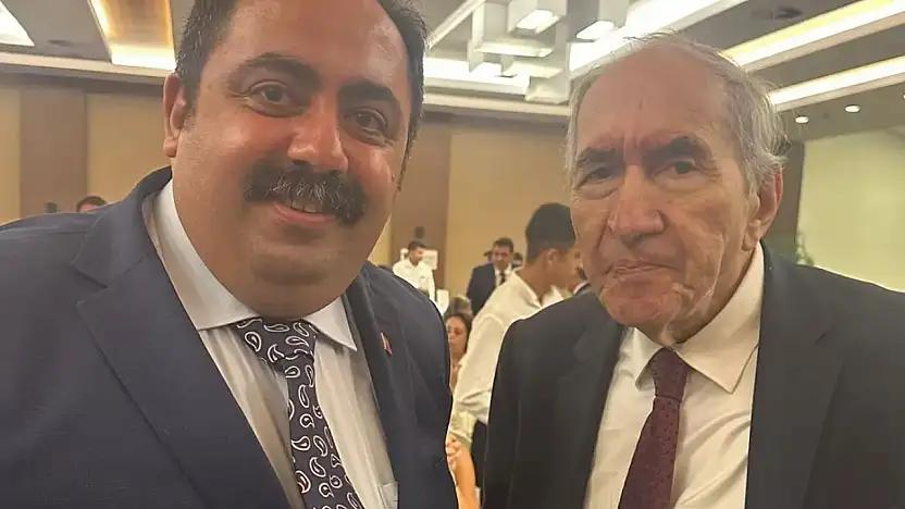 Altan Öymen Türkiye siyasetinin ve basınının hafızası, kalemi ve vicdanıydı.