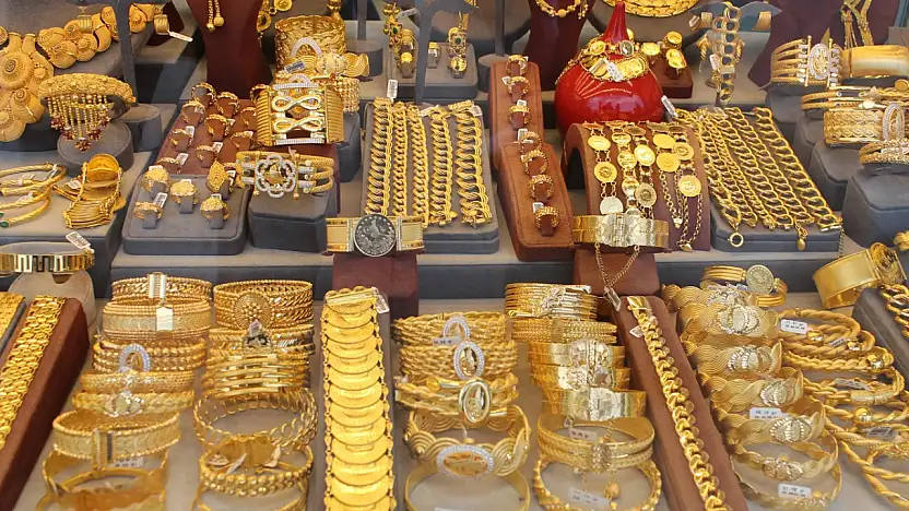 Altında rekor seviyeler: Ons 4.337 dolar, çeyrek 9.835 TL