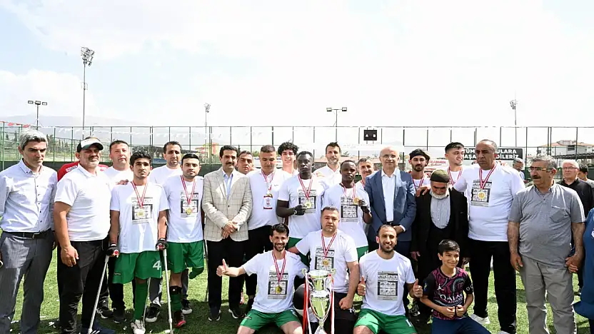 Ampute Futbol Takımı Şampiyonluk Kupasını Aldı