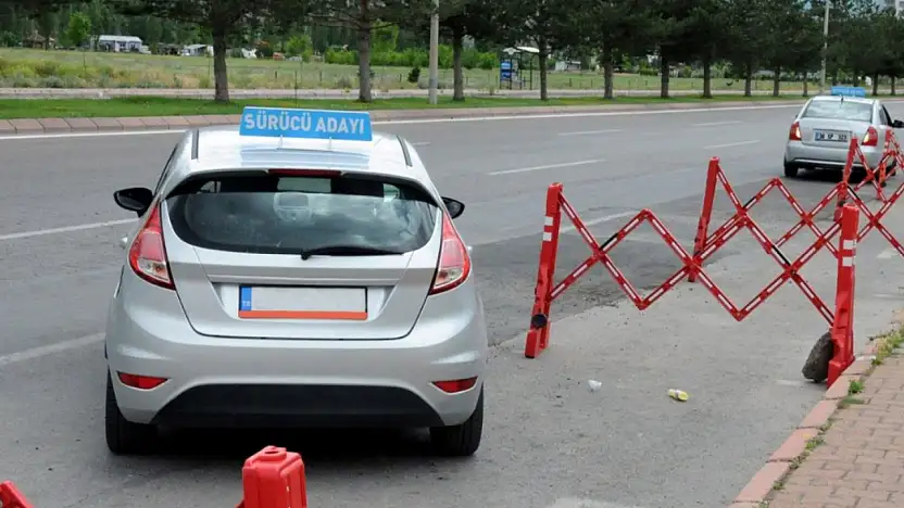 Anayasa Mahkemesi'nden ehliyet düzenlemesi: Aday sürücülerin belgesi iptal edilemeyecek