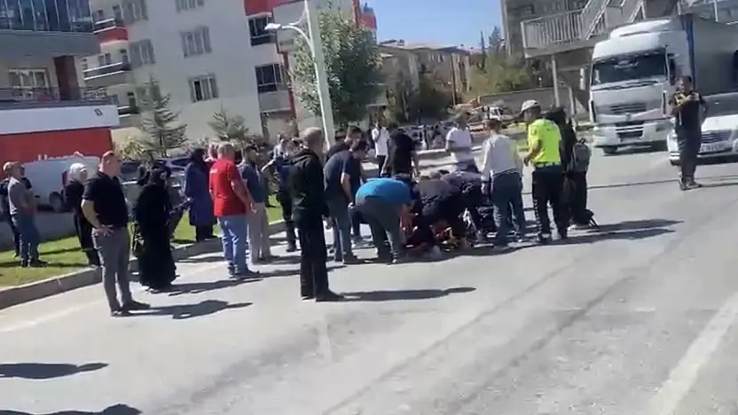 Anne Ve İki Çocuğun Ağır Yaralandığı Feci Kaza Kameraya Yansıdı