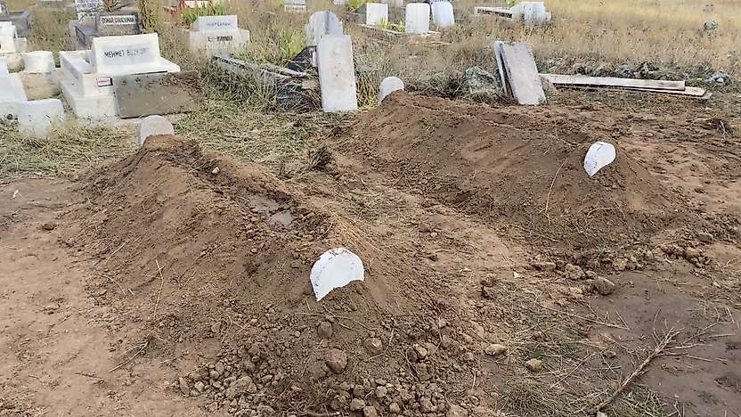 Anne ve Oğlu Yan Yana Toprağa Verildi: Aile İki Acıyı Birden Yaşadı