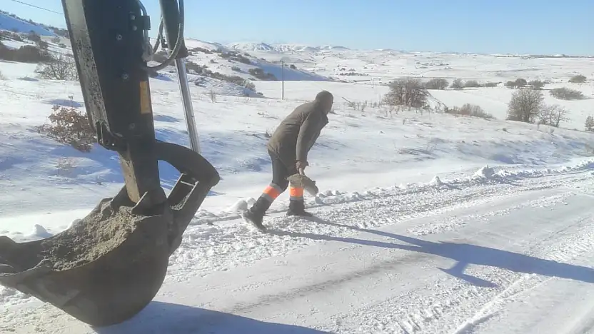 Arguvan'da karla mücadele günlerdir devam ediyor