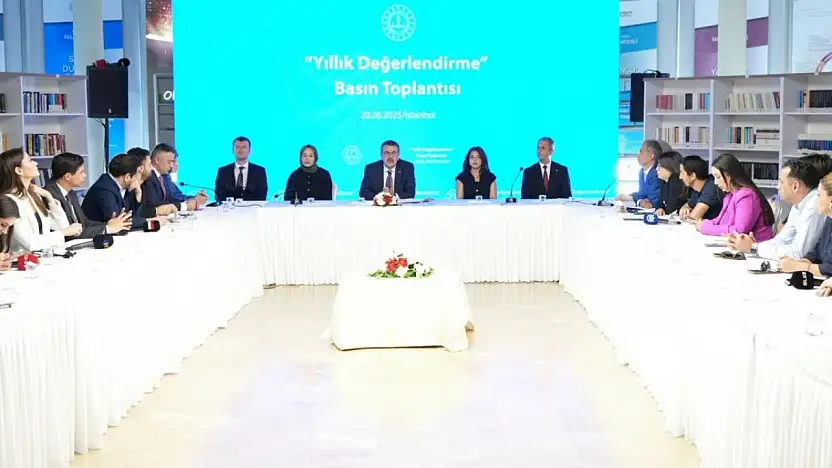 Bakan Tekin: 'Müfredat canlı ve dinamik olacak, forma uygulamasına geri dönüyoruz'