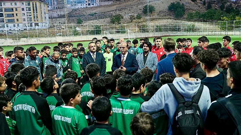 Başkan Geçit'ten Yeşilyurtspor Altyapısına Destek: 'Gençlerden Umutluyuz'