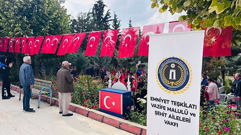 Başkan SELAĞZI Geleceğimizin Teminatı Öğrencilerimizi Şehitlikte Buluşturdu