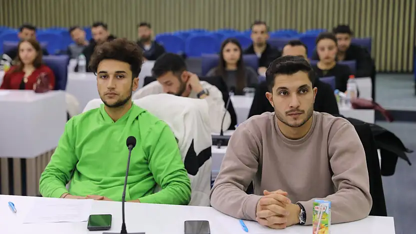 Battalgazi Belediyesi, Spor Bilimleri Fakültesi Öğrencileriyle Gençlik Projelerini Masaya Yatırdı