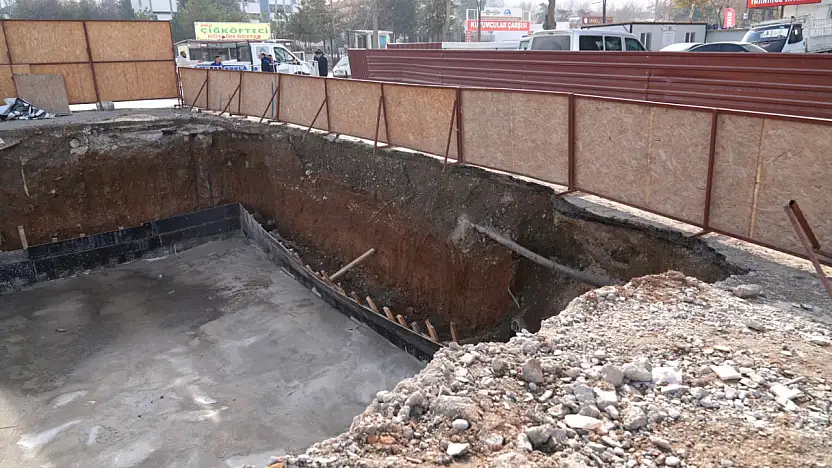 Battalgazi'de Yol Çökmesi: Sivas Caddesi Trafiğe Kapatıldı