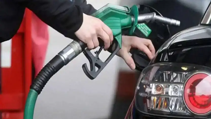 Benzin ve motorine zam: Fiyatlar rekor seviyeye yükseldi