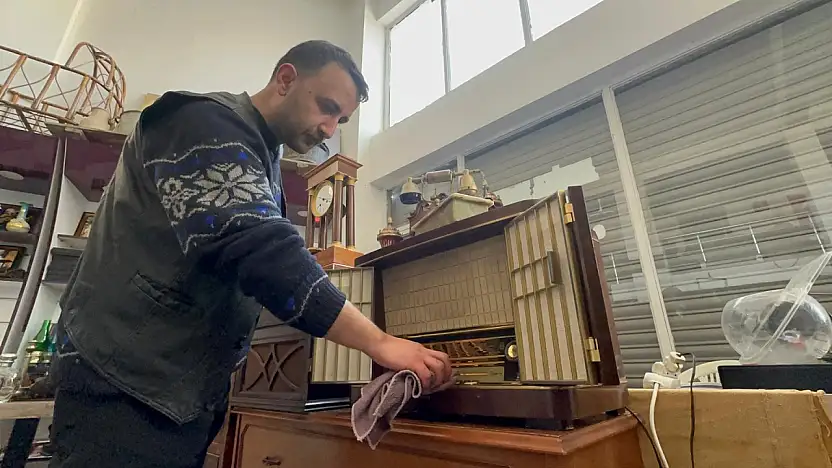 Berber Dükkanındaki Radyo Hayatını Değiştirdi